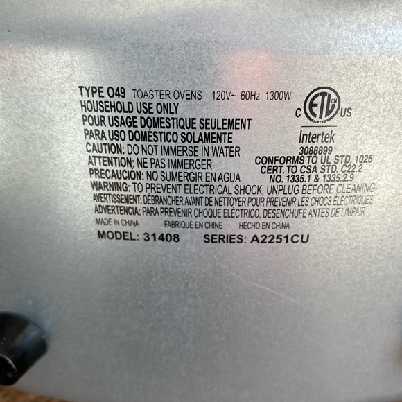 Hamilton Beach Silver Toaster Oven with Black Accents - Picture 9 of 11